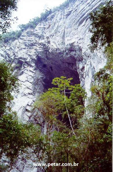 MURO PEDRA CAVERNA